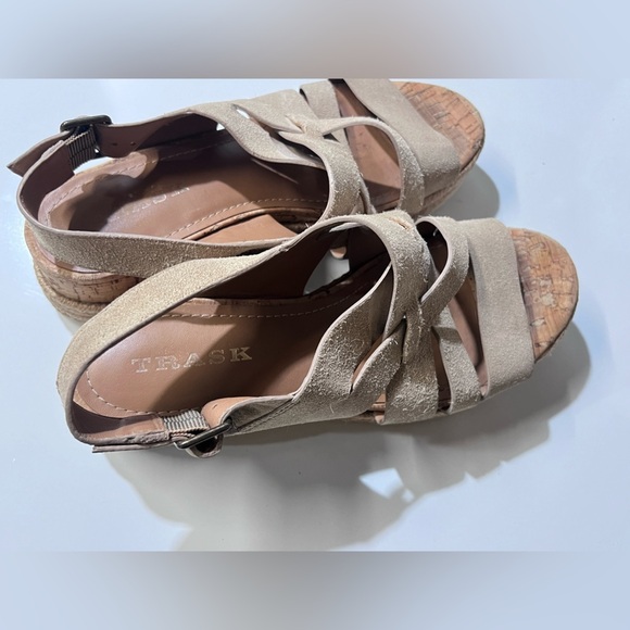 TRASK Taupe suede woven platform sandal‎ size 8. - Picture 8 of 10